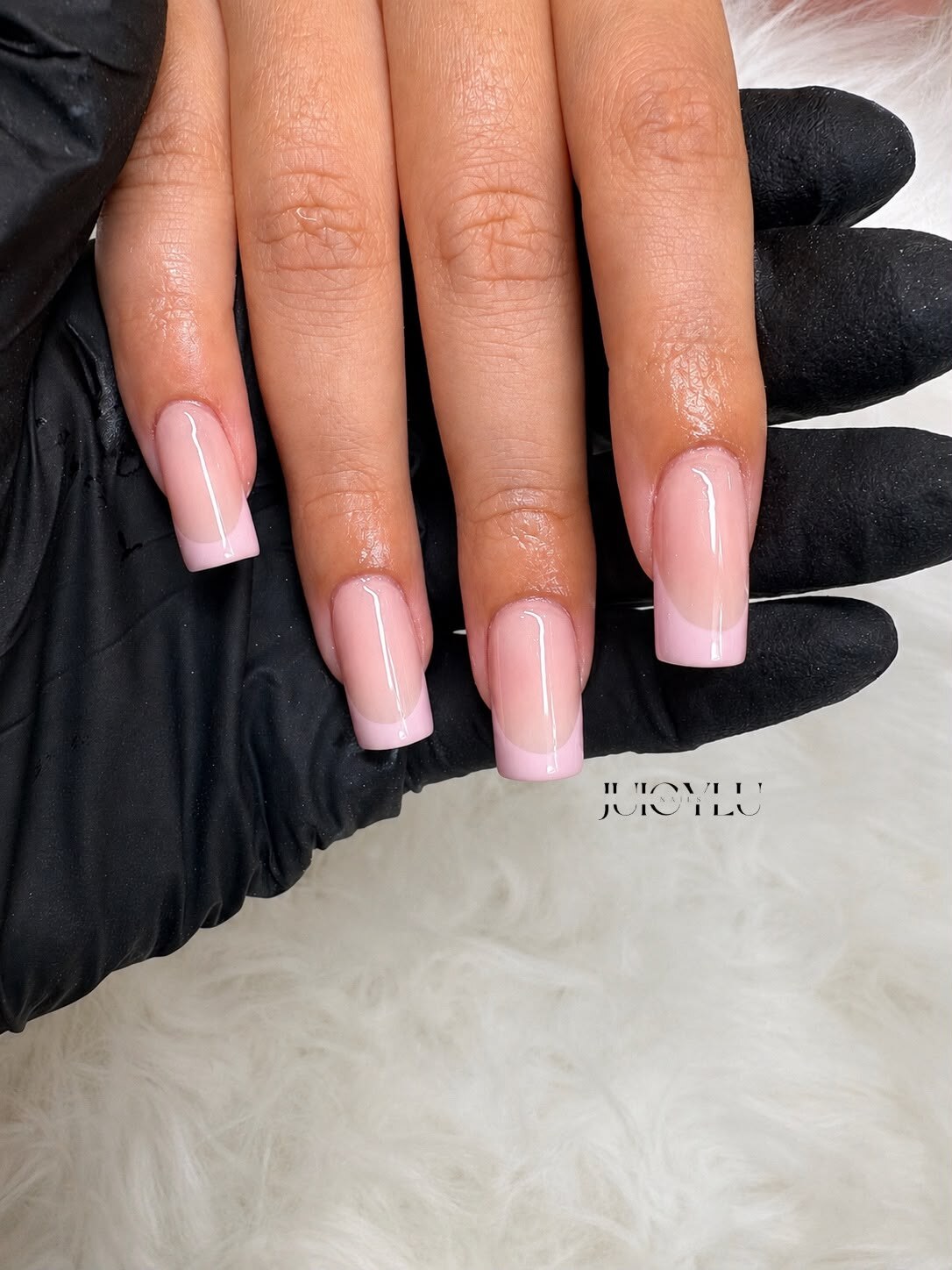 Rosafarbene French Gelnägel von JuicyLuNails